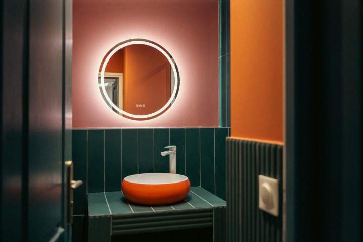 Réalisation d’une salle de bains esthétique et fonctionnelle.