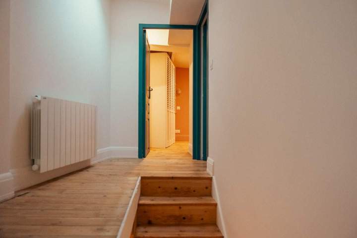 Revêtement de vos sols intérieurs par un matériau esthétique et réputé tel que le parquet.